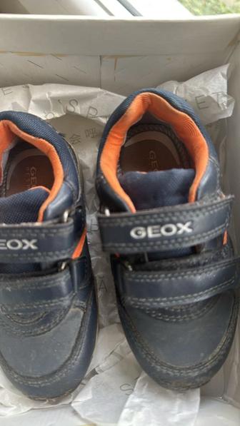 Детские кроссовки