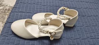 Продам детские туфли