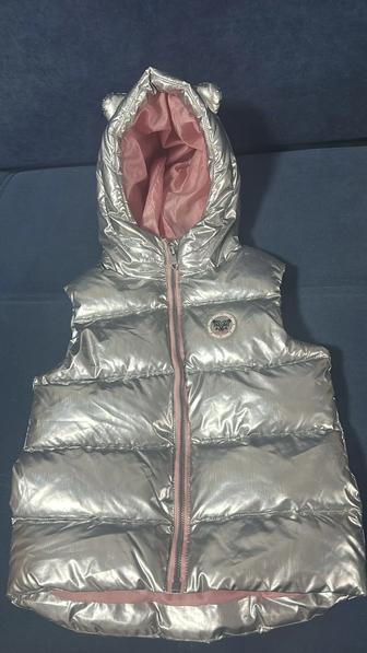 Продам 3-4 годика Курточки