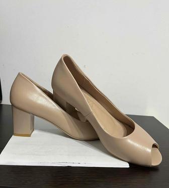 Туфли женские полуоткрытые