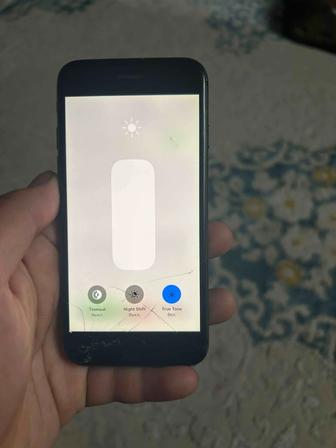 Продам Айфон 8