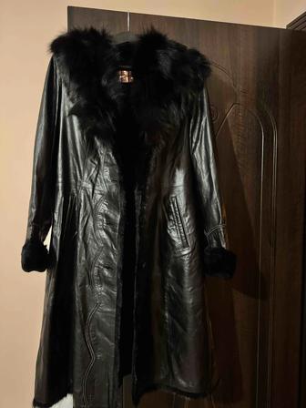 Продам кожаное пальто
