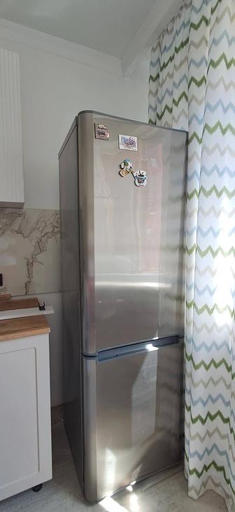 Продам холодильник Indesit