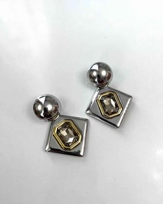 Стильные крупные серьги