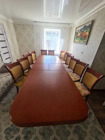 Продам стол дерево 4м max длина в раскладном сост 2.5м 12 стульев тыс