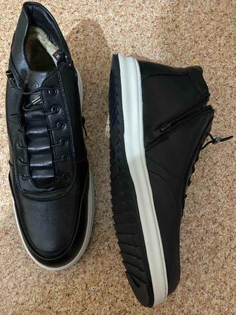 Безторг. Новые кроссовки продам мужские