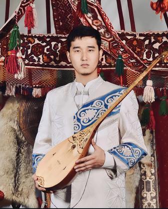 Преподаватель по домбыре