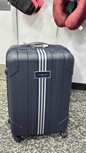 Чемодан Tommy Hilfiger