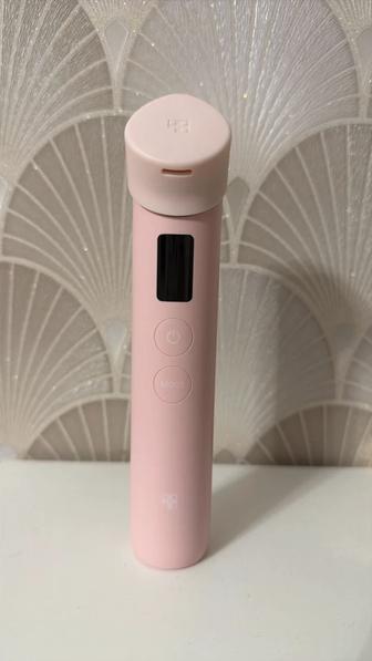 Микротоковый аппарат Medicube AGE-R Booster Pro