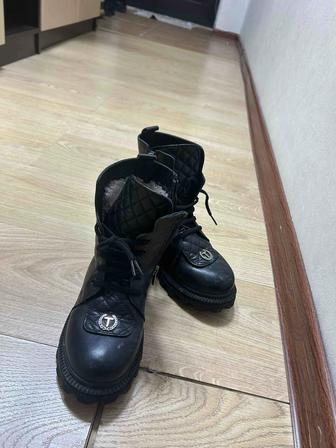 Продам зимние сапоги для девочки