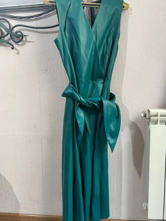 Продам изумрудное платье