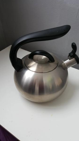 Продам чайник со свистком Rondell Kugel RDS-098