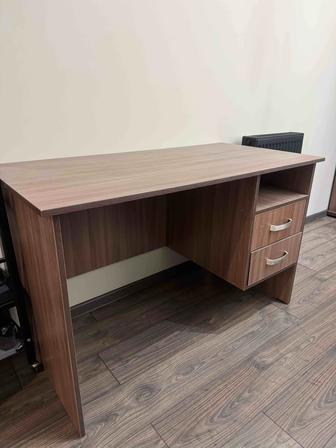 Офисный стол