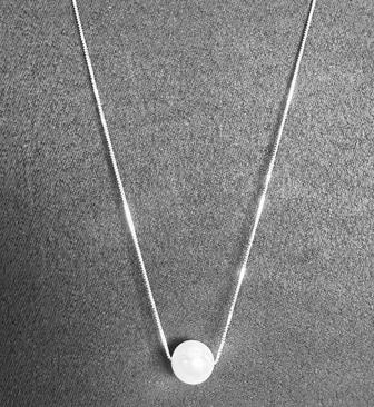 Натуральная жемчужина на серебряной цепочке