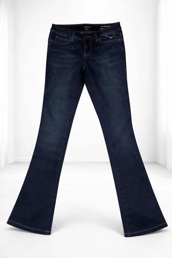 Джинсы клёш с низкой посадкой на худенькую девочку