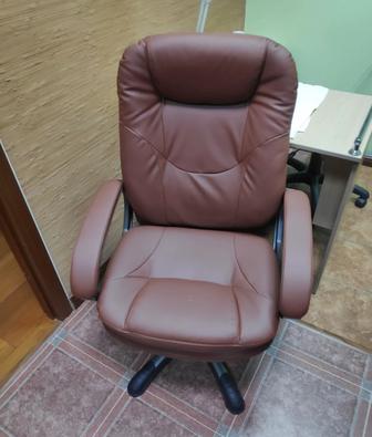 Офисное кресло