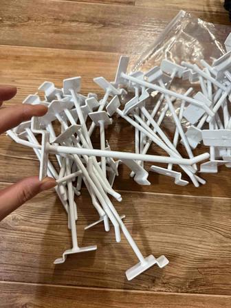 Пластиковые крючки на экономпанел