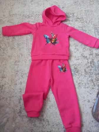 Продам новый костюм теплый для девочки