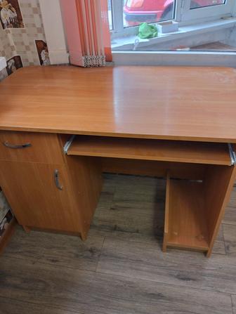 Продам компьютерный стол