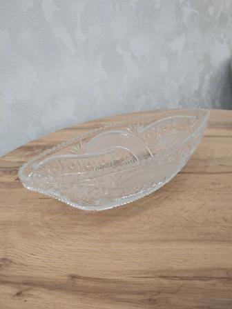 Продаётсяхрустальная ваза для фруктов