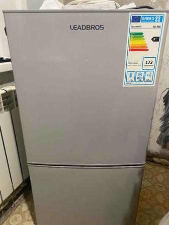 Продам холодильник Leadbros