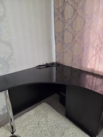 Угловой рабочий стол