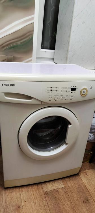 Продам стиральную машинку Samsung