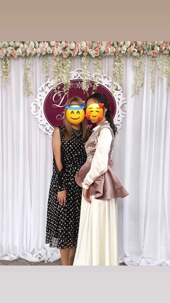 Продаю черное платье в горошек