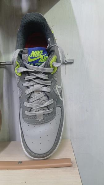 продам кроссовки