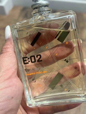 Molecule Escentric 02