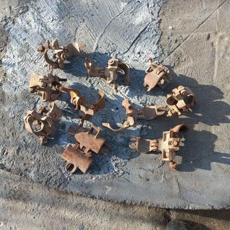 Продам угловые узлы для сборки козел строительных из металлических труб .