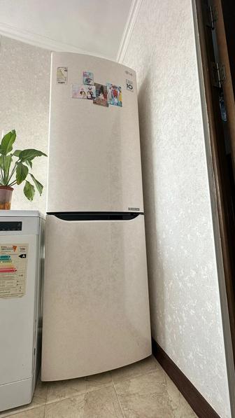 Холодильник продается