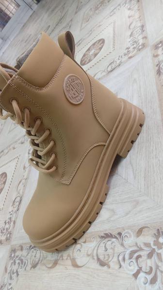 Женская обувь несколько модель