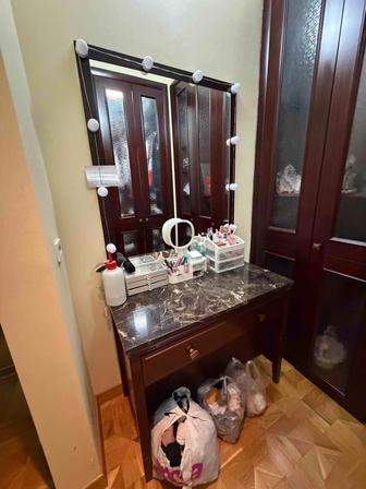 Продам гардеробную в темном дереве