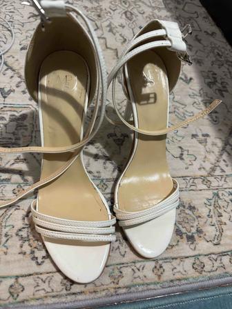 Продам босоножки