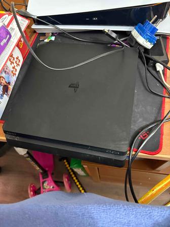 PS4 slim с 1 контроллером