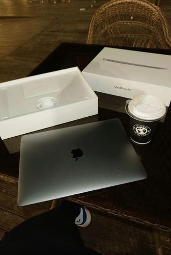 Ноутбук Apple MacBook Air 13 2020 13.3 / 8 Гб / SSD 256 Гб / macOS / MGN63