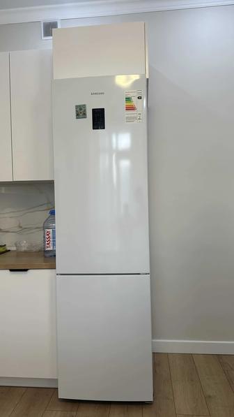 Продам холодильник Самсунг почти новый