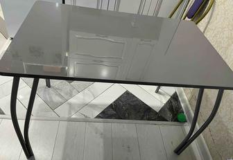 Продам стол кухонный