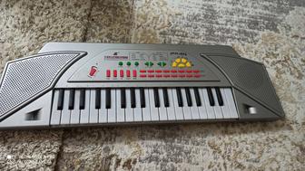 Пианино игрушечное