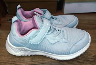 Кроссовки женские