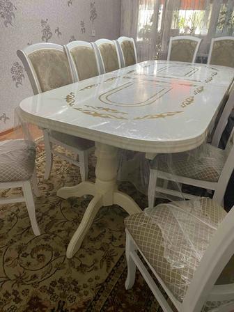 Обвальный стол со стульями