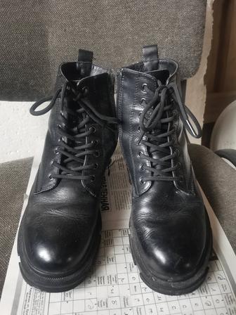 Продаются зимние женские ботинки