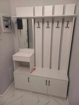 Прихожая вешалка