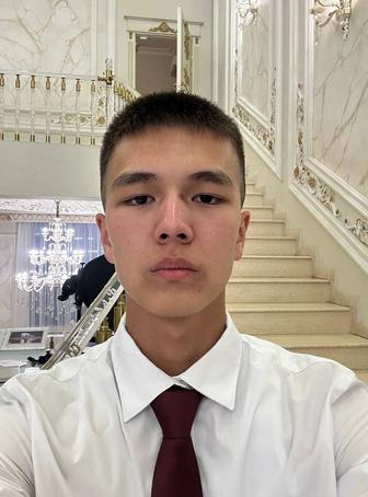 Официант / официантка