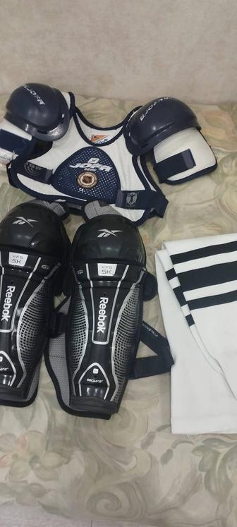 Хоккейные щитки, нагрудник, гольфы