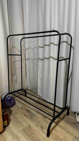 Продам стойку для одежды