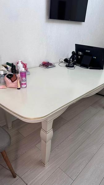 Продам стол в гостиную