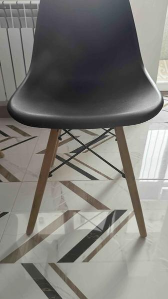 Стол и стулья