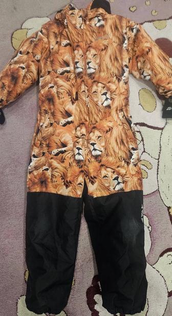 Комбинезон универсальный. Подходит как для девочки как и для мальчика.